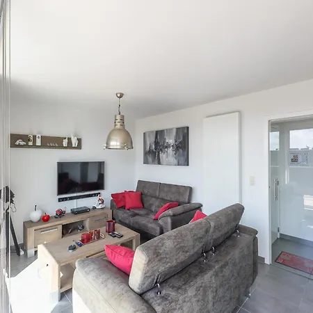 Sunny With Open Terrace Apartment